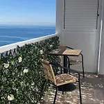 Beachfront Paradise 公寓 *